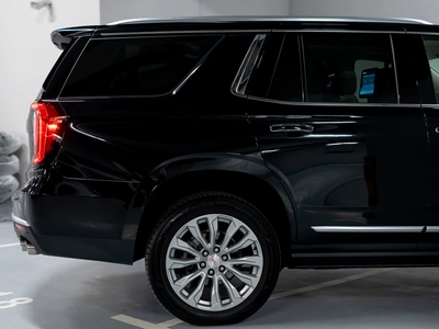 GMC Yukon, V - 8