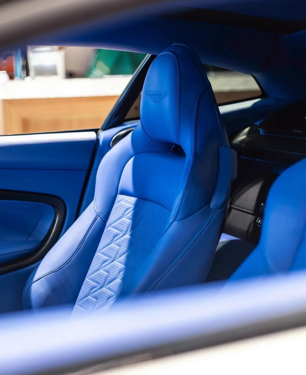 Aston Martin Vanquish — 8