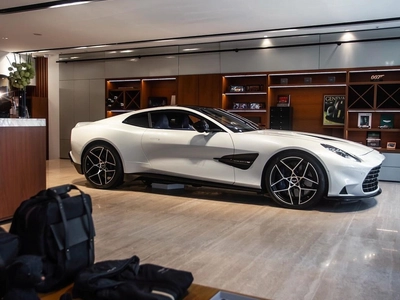 Aston Martin Vanquish, Iii - 2
