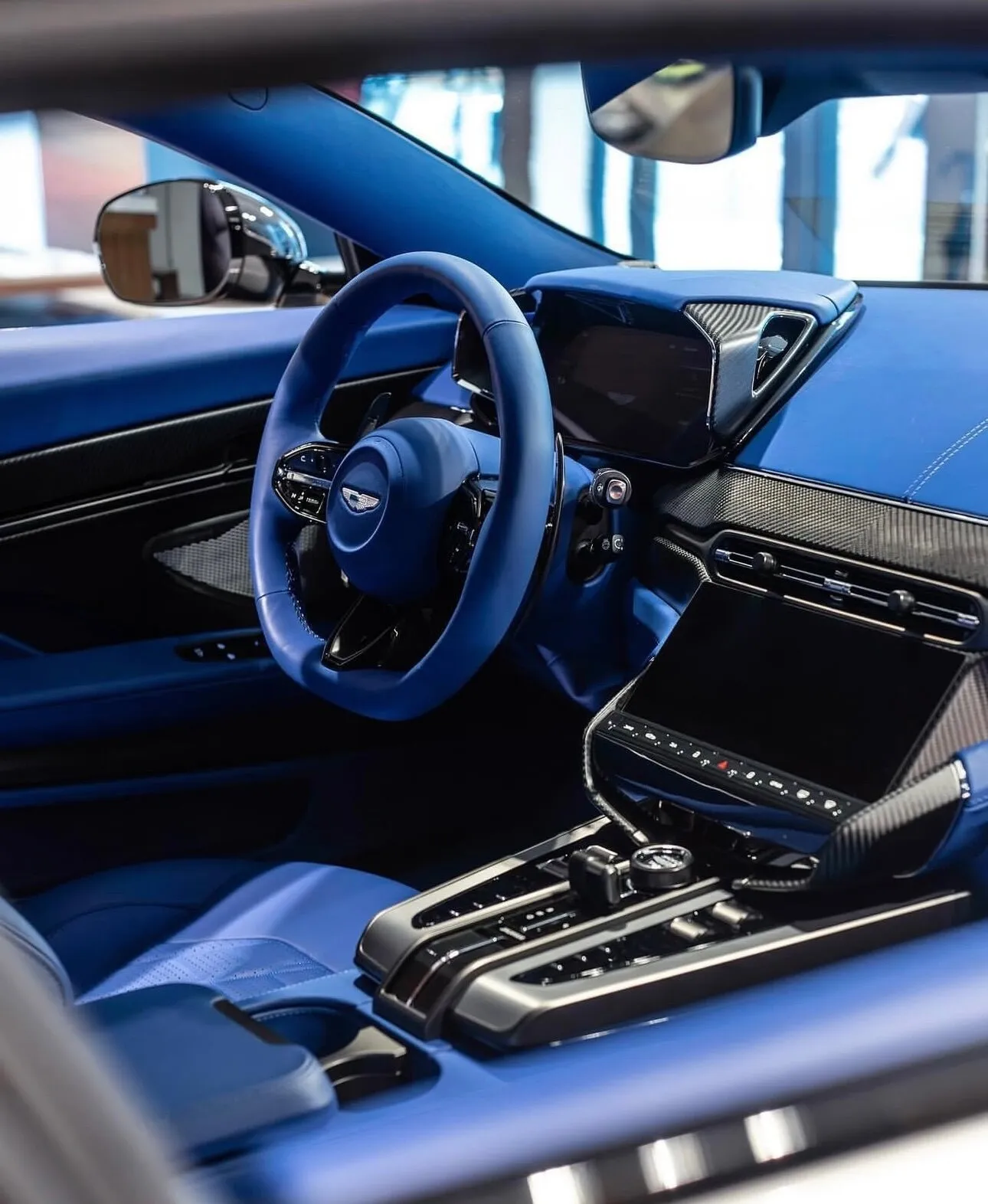 Aston Martin Vanquish — 7