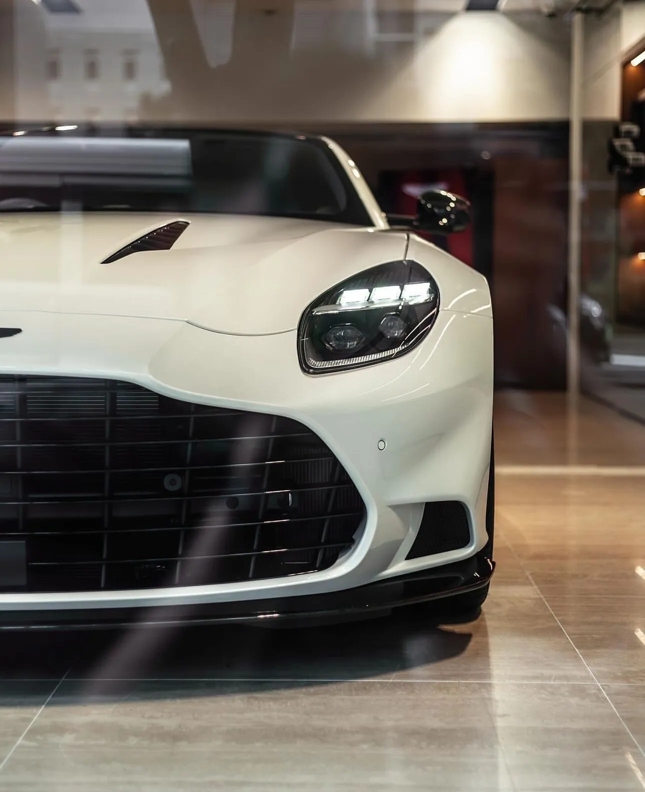 Aston Martin Vanquish — 3