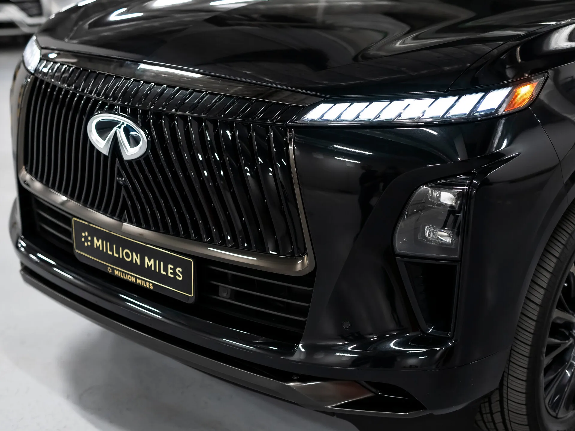 Infiniti QX80 — 3