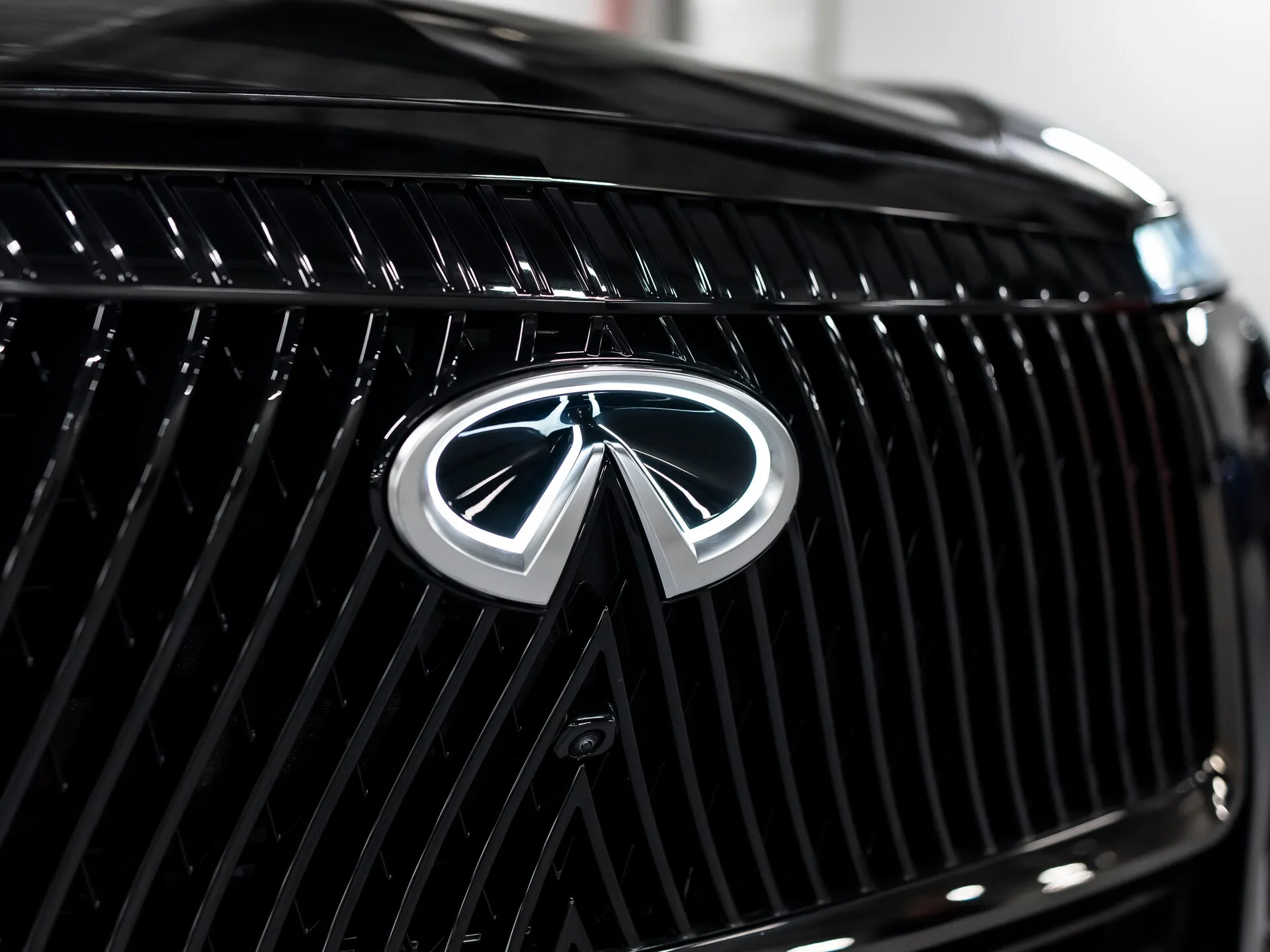 Infiniti QX80 — 8