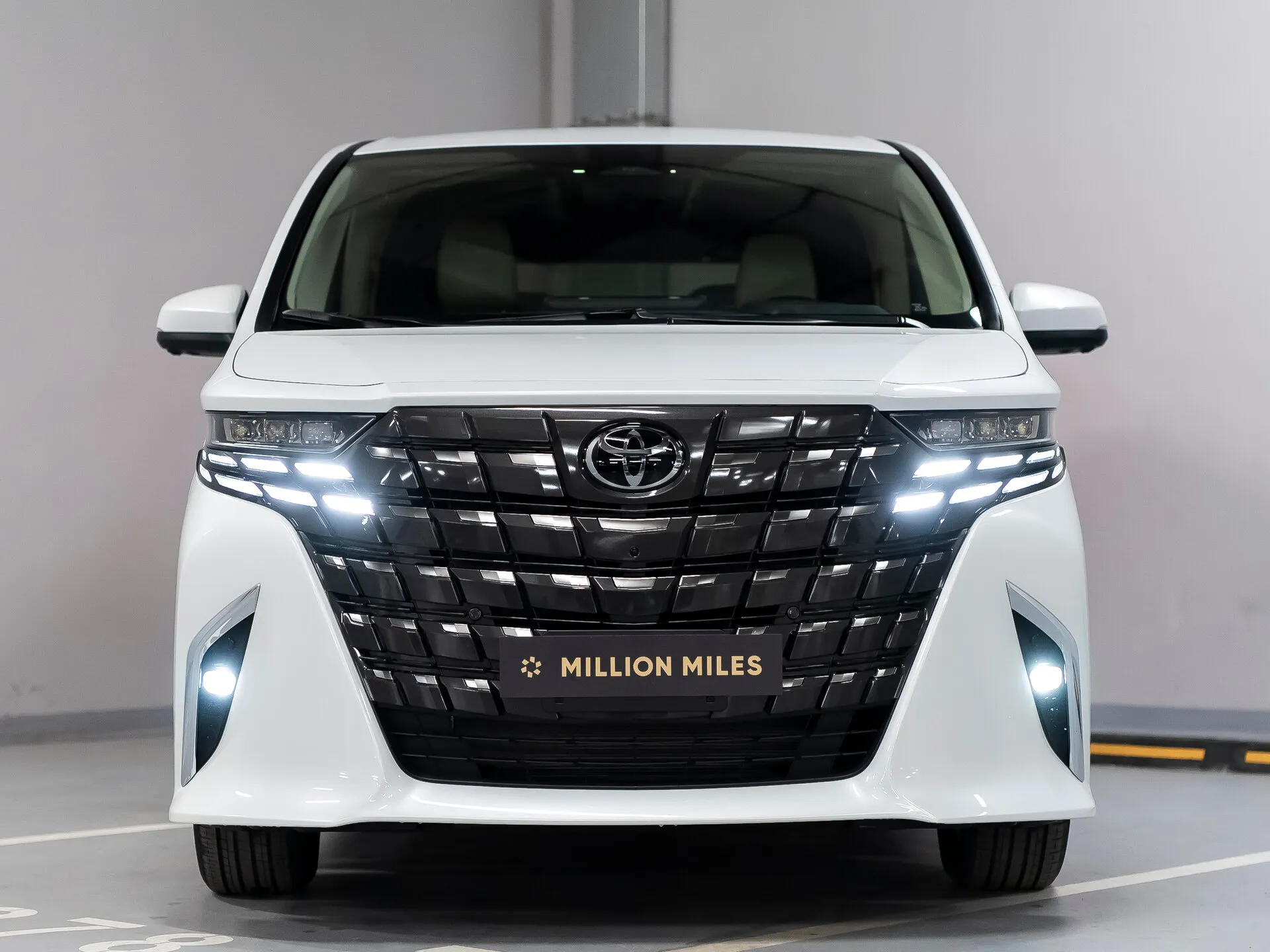 Toyota Alphard — 3