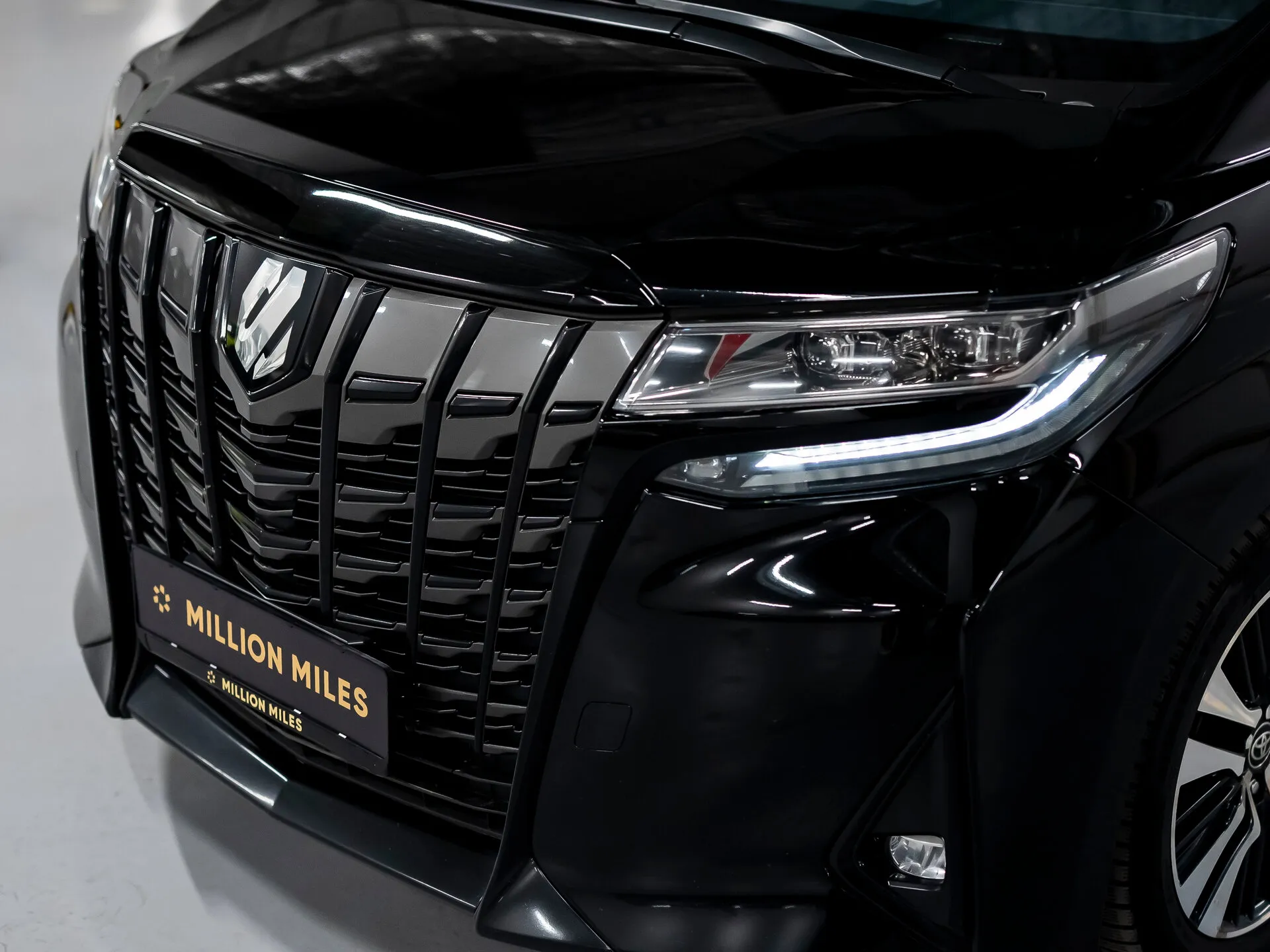 Toyota Alphard — 3