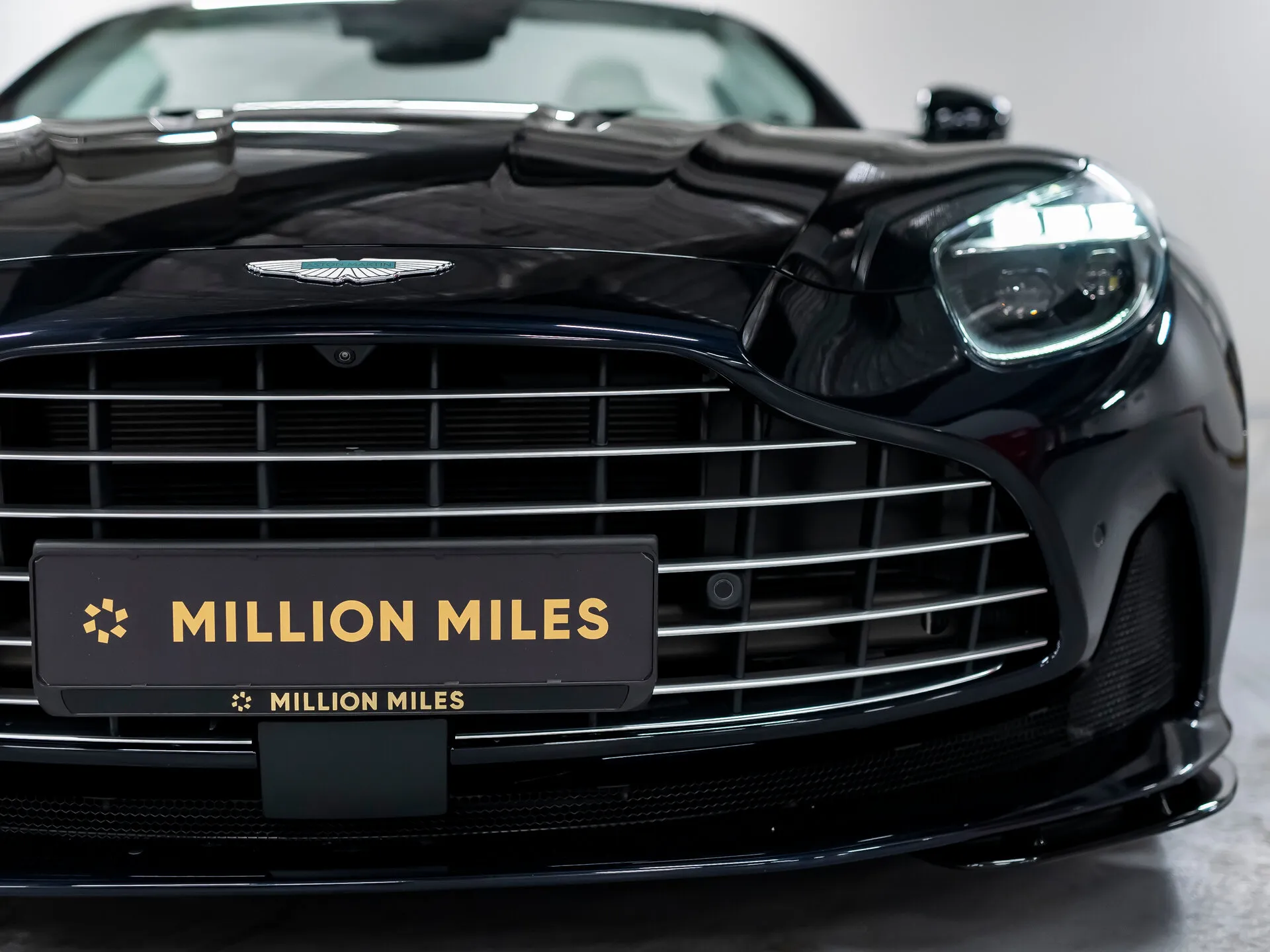 Aston Martin DB12 — 7