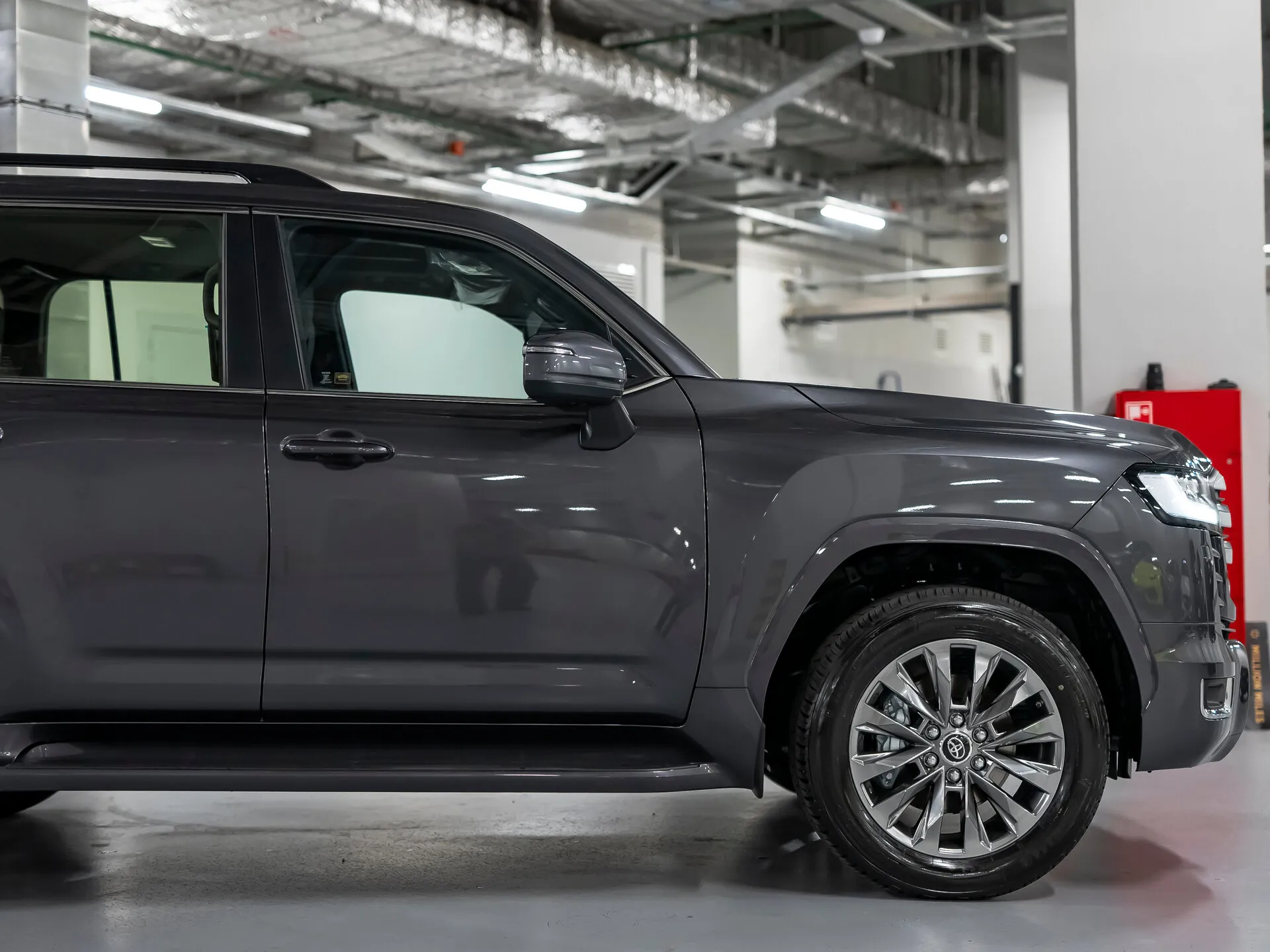 Toyota Land Cruiser, 300 Series — 7
