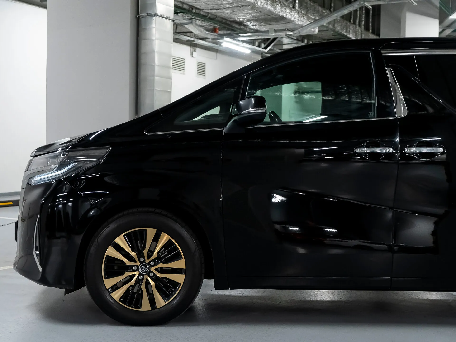 Toyota Alphard — 2
