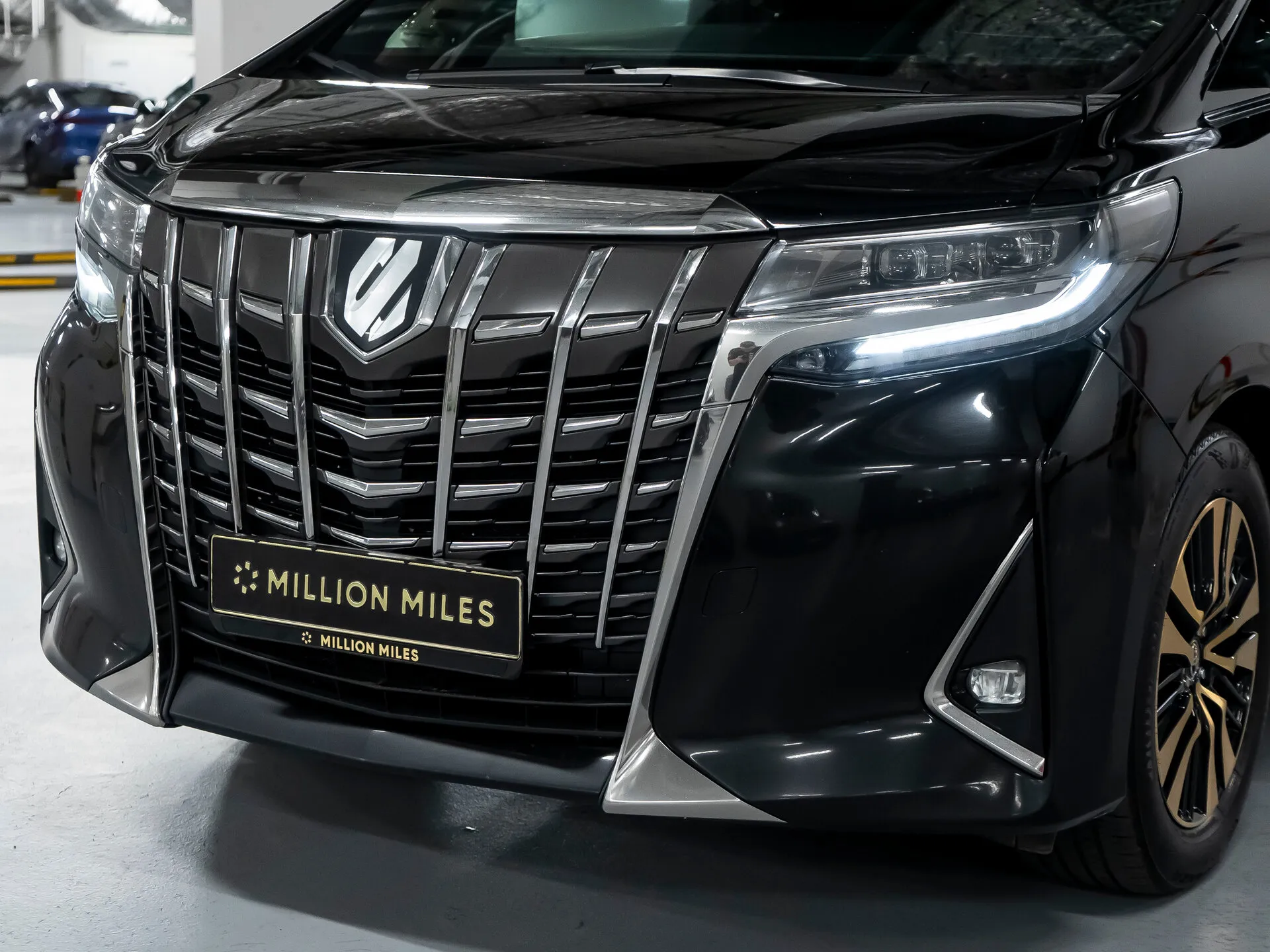 Toyota Alphard — 3