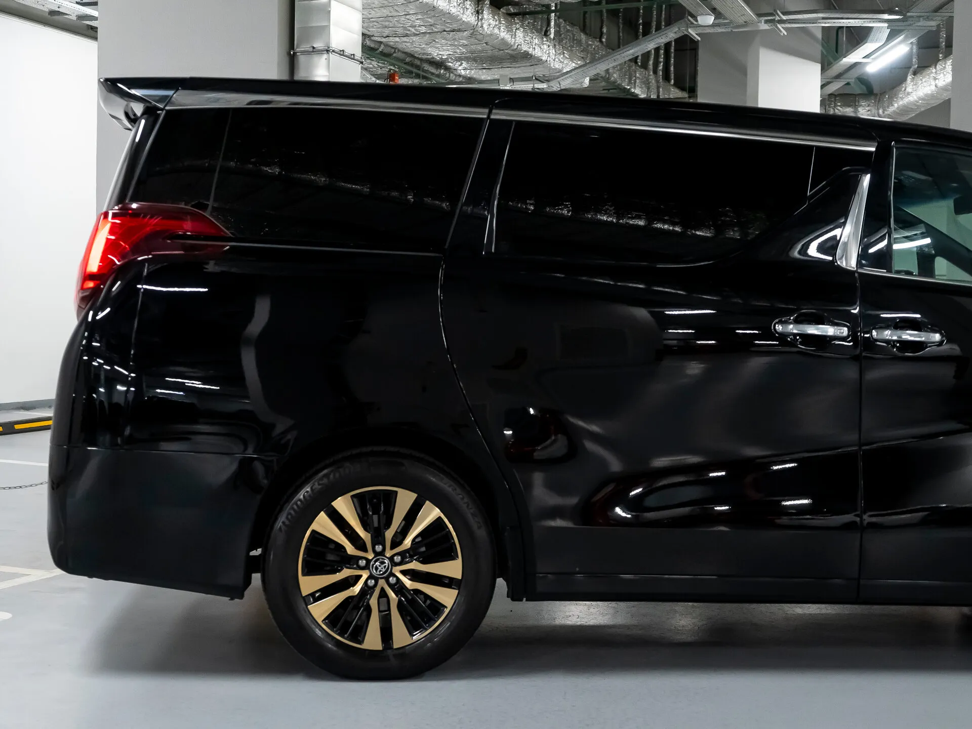 Toyota Alphard — 7