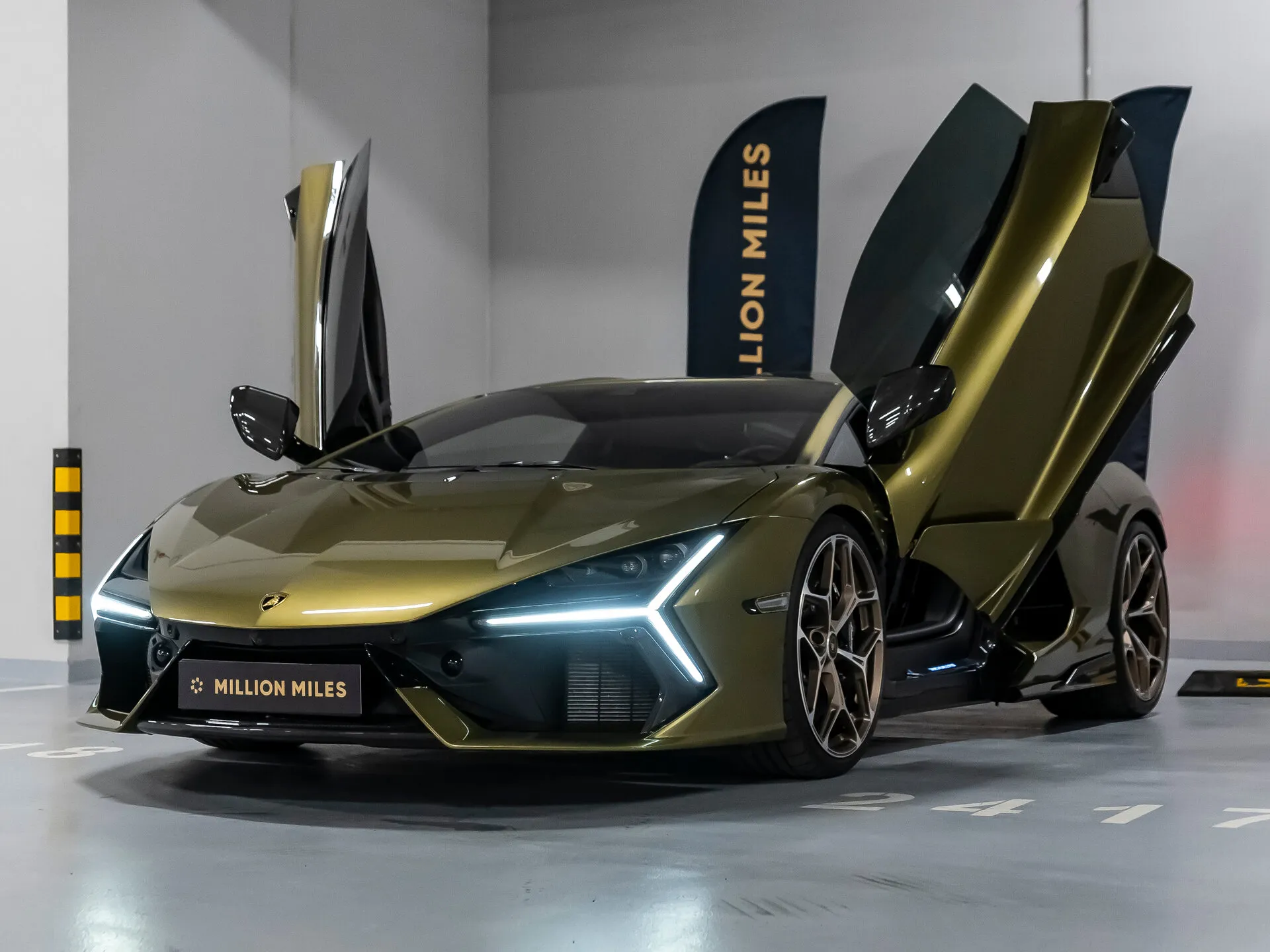 Lamborghini Revuelto - Просмотр 1