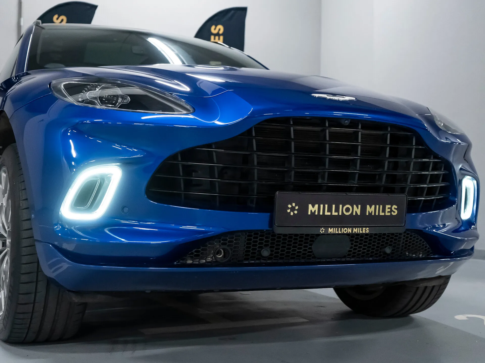 Aston Martin DBX — 5