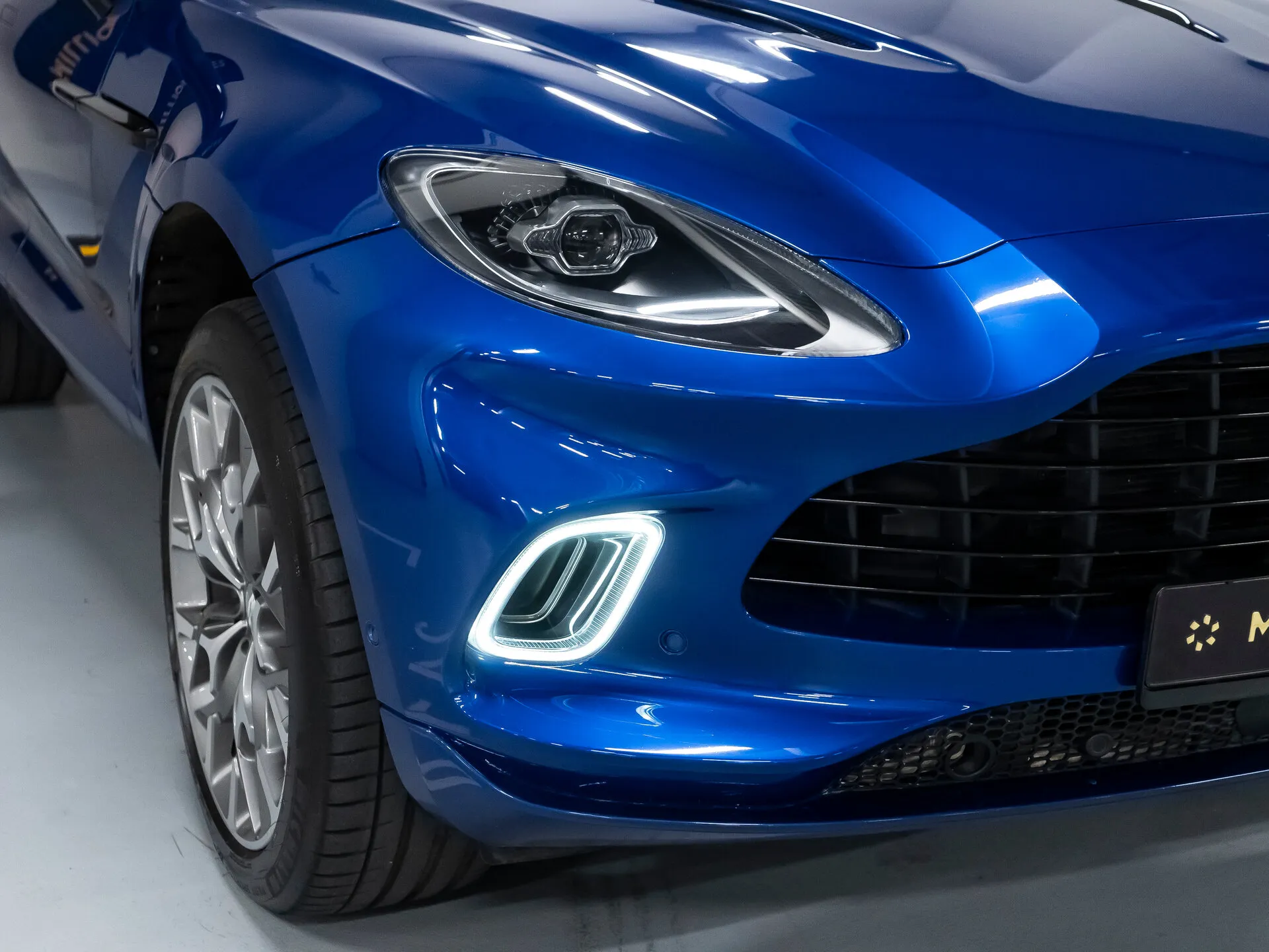 Aston Martin DBX — 6