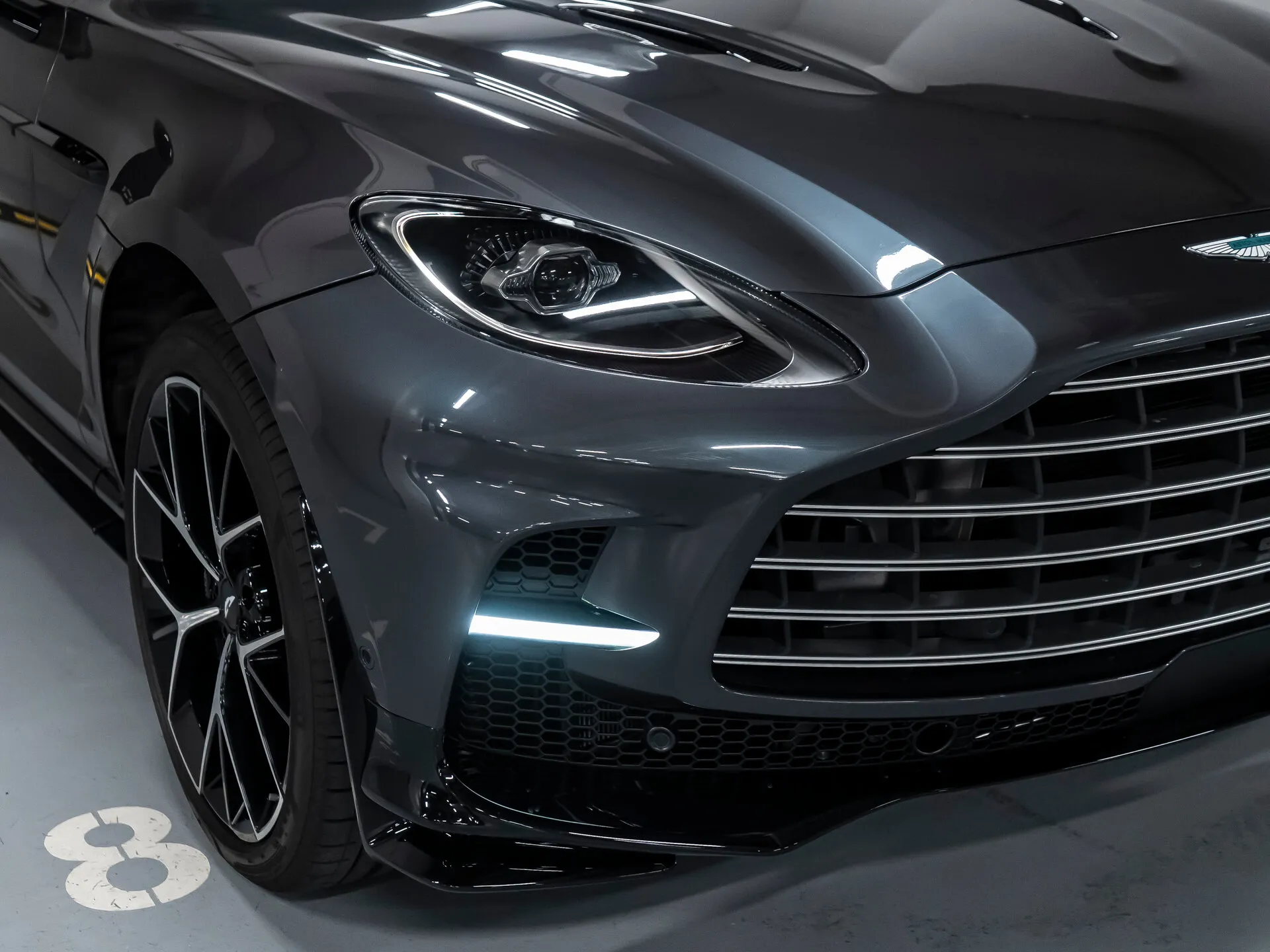 Aston Martin DBX — 7