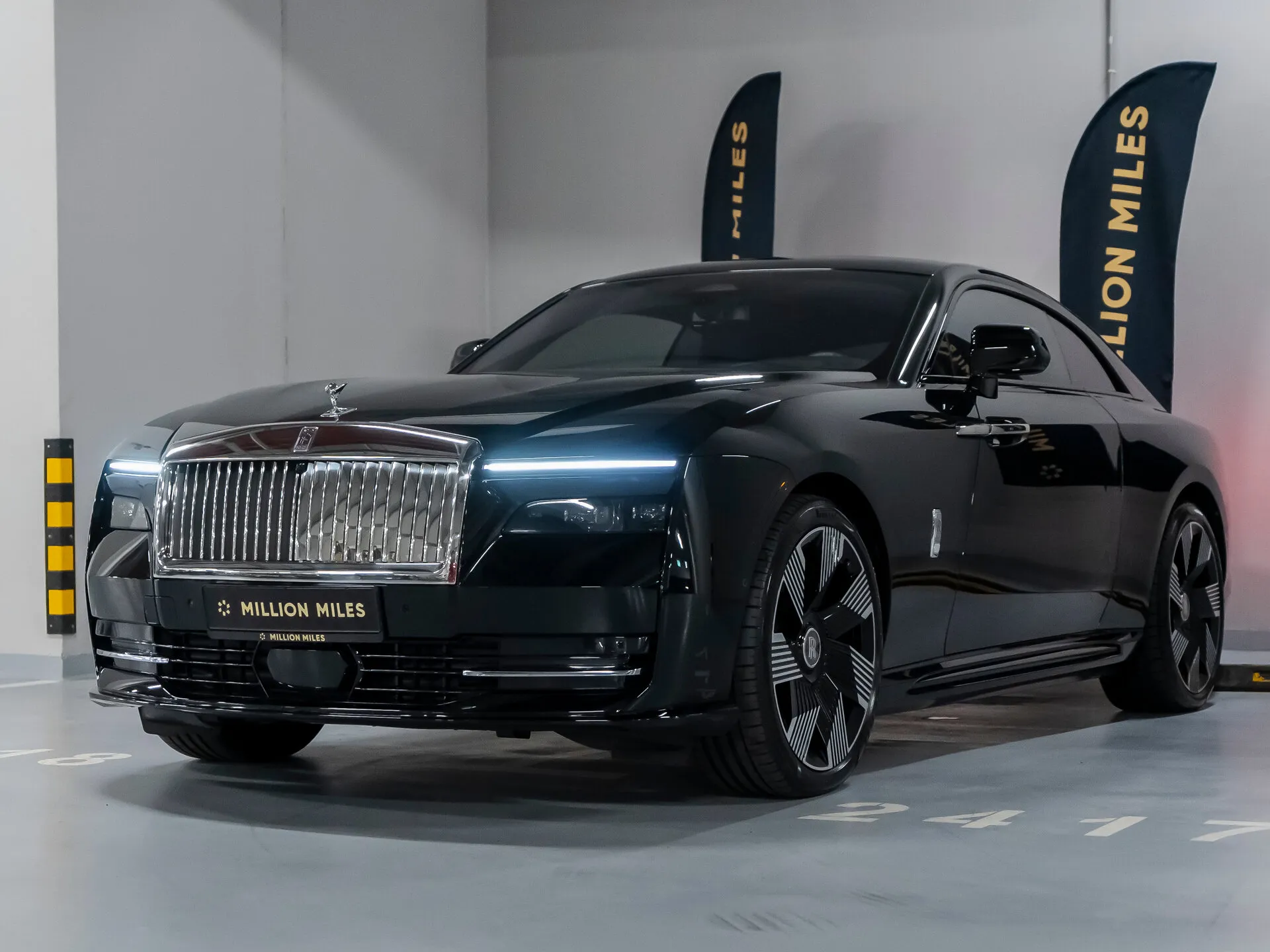 Rolls-Royce Spectre - Просмотр 1