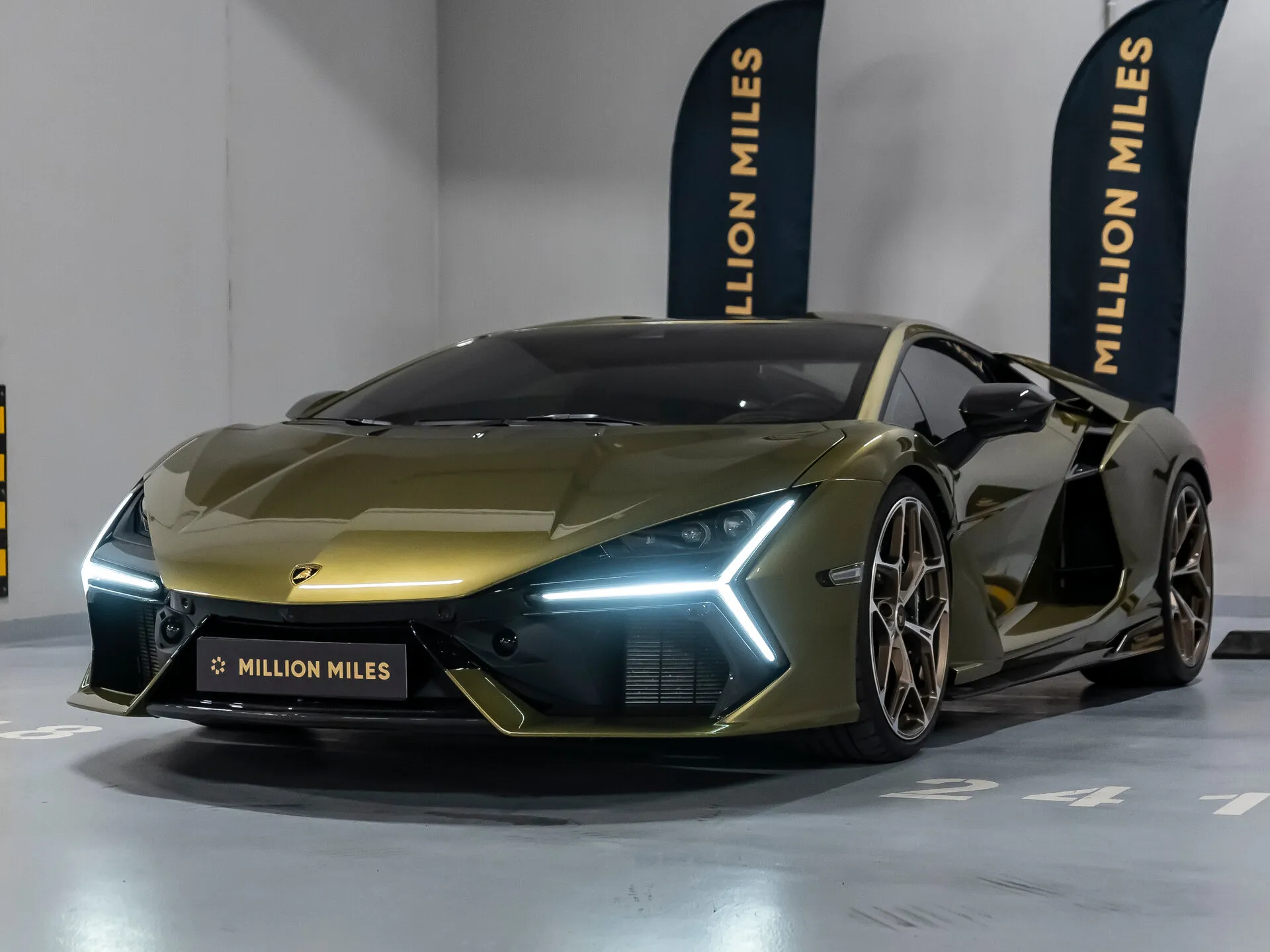 Lamborghini Revuelto — 2