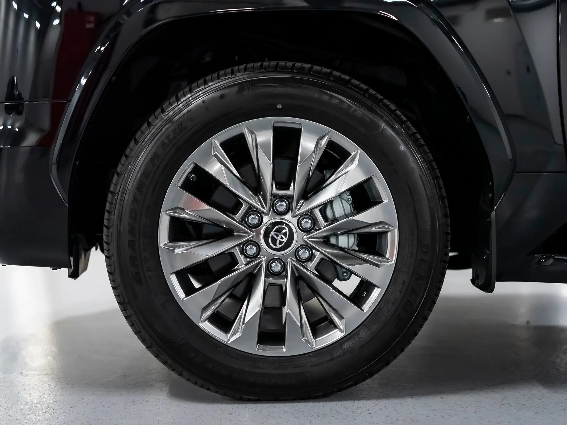 Toyota Land Cruiser, 300 Series — 3
