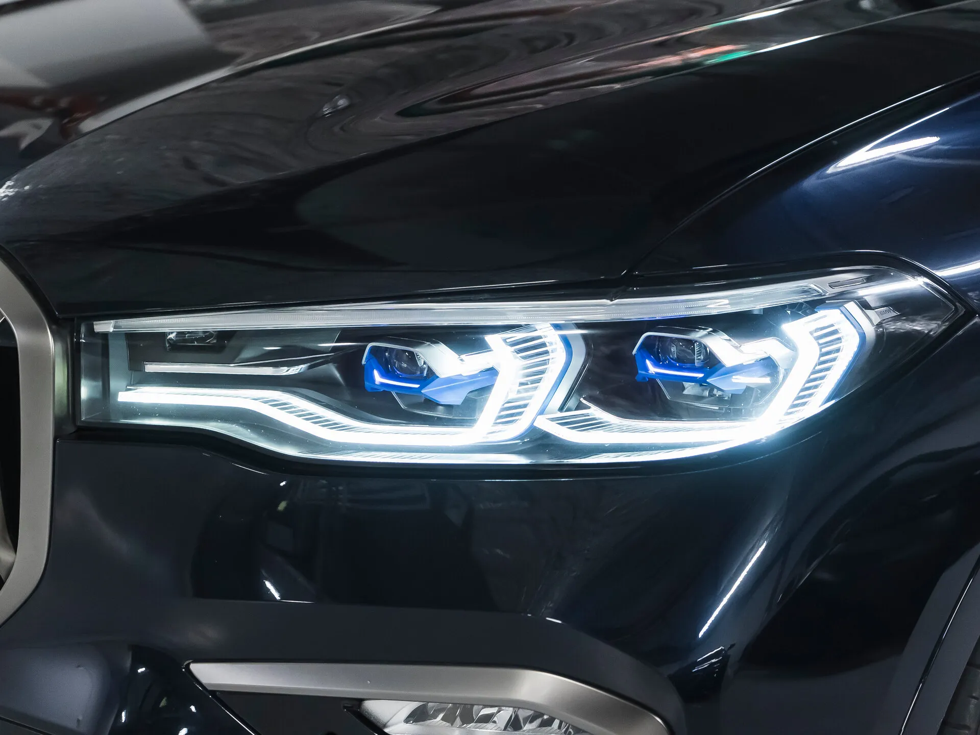 BMW X7 M50D — 7