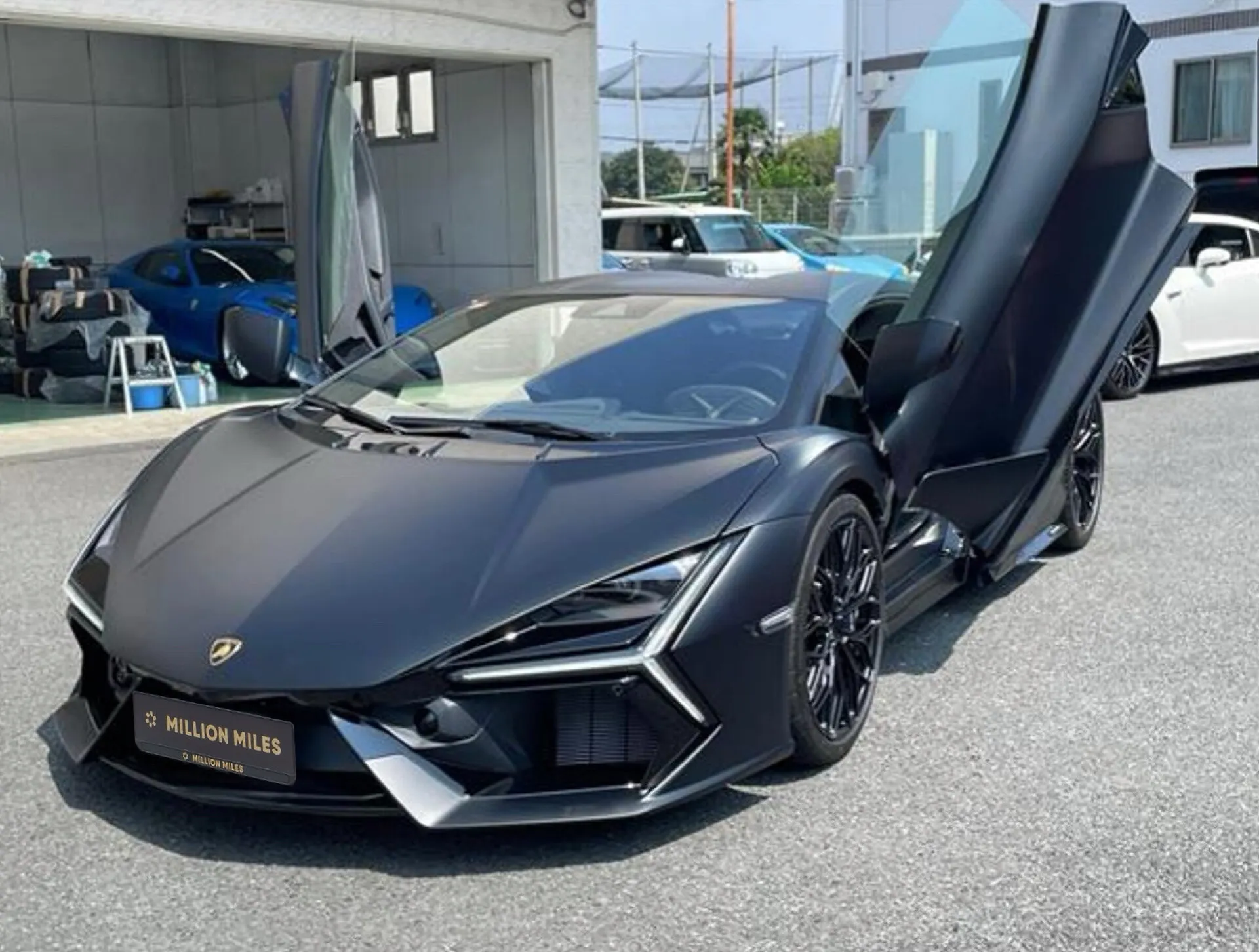 Lamborghini Revuelto - Просмотр 1