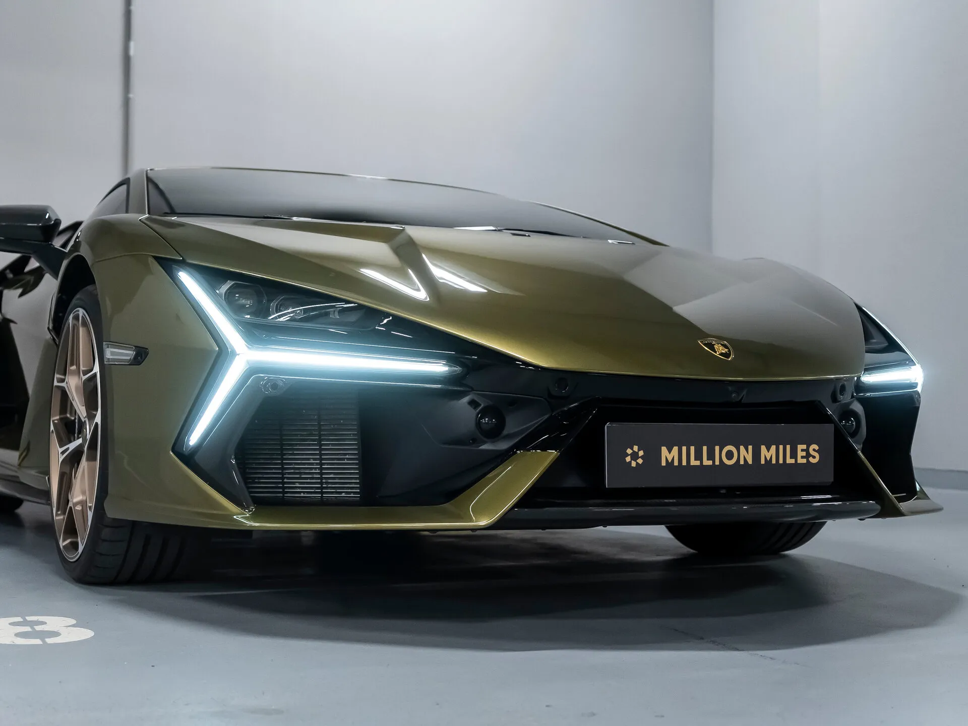 Lamborghini Revuelto — 8