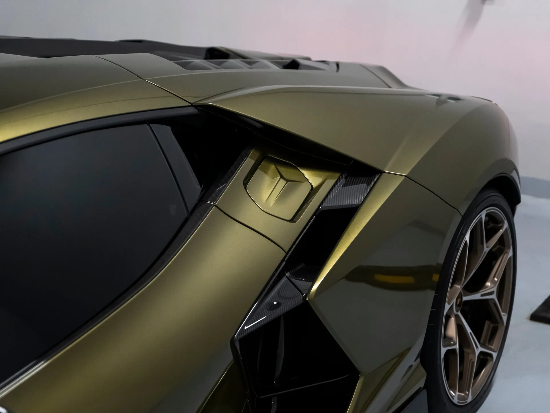 Lamborghini Revuelto — 6