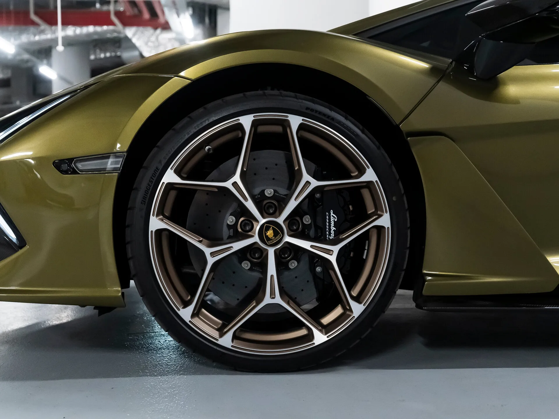 Lamborghini Revuelto — 5