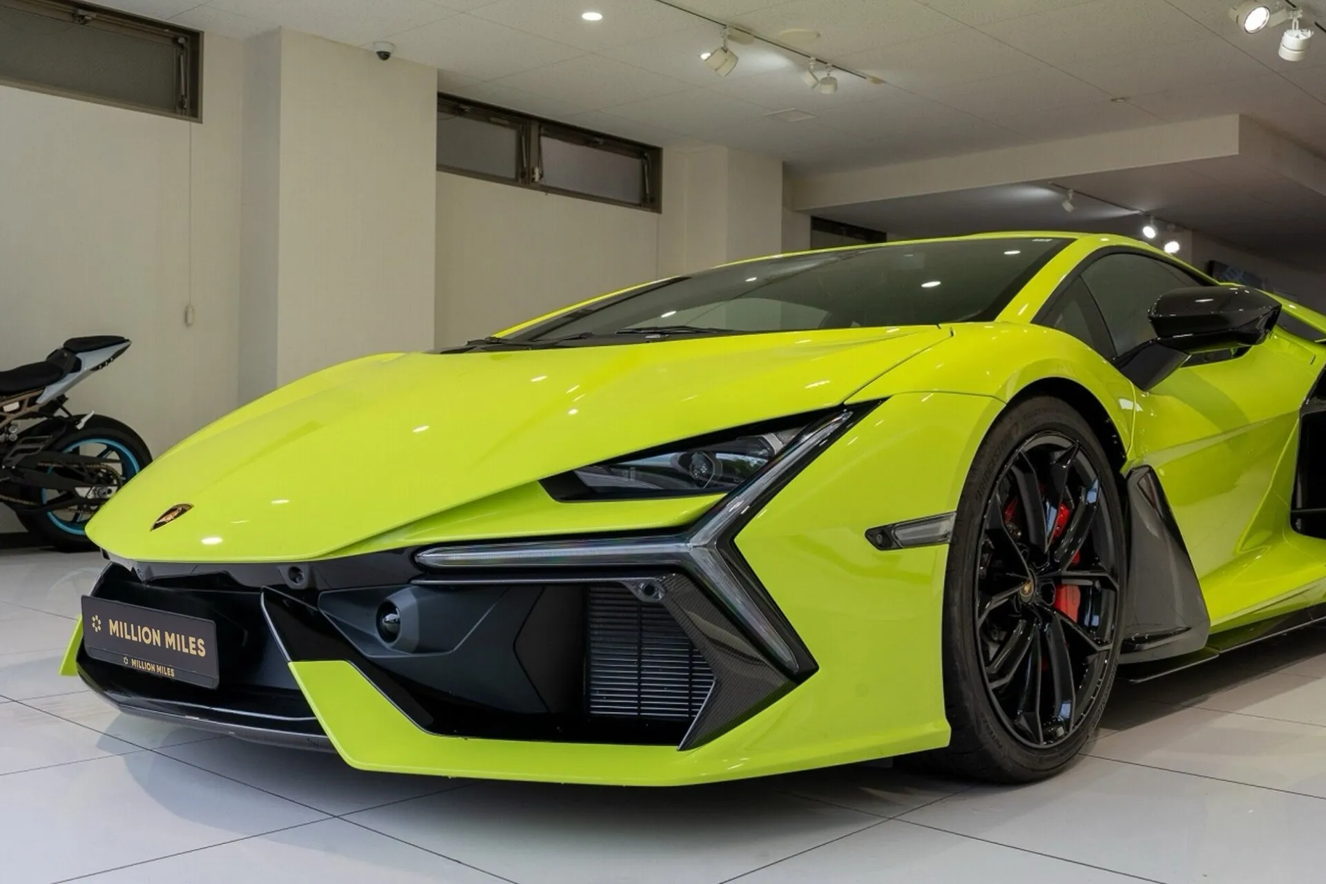Lamborghini Revuelto — 3