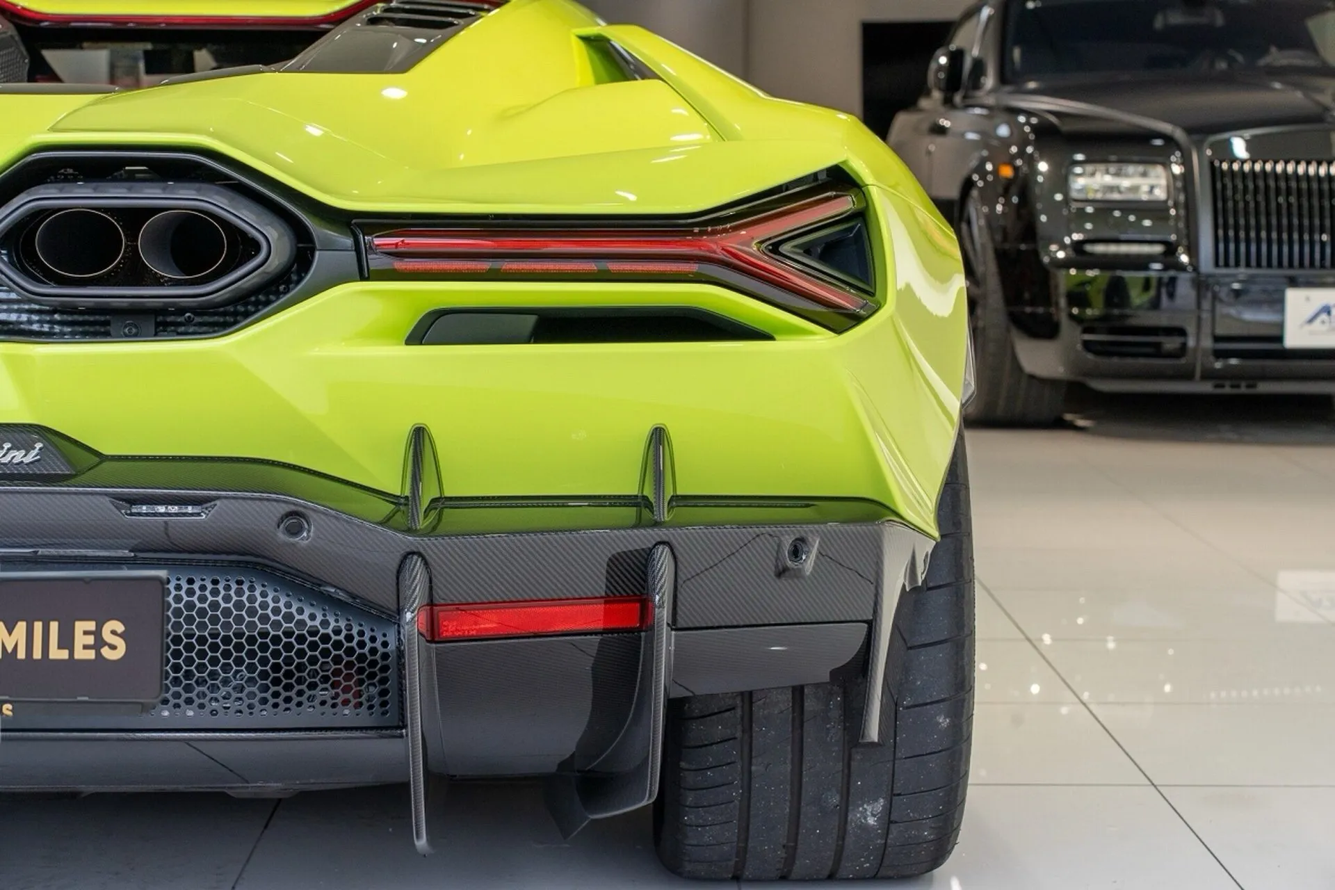 Lamborghini Revuelto — 8