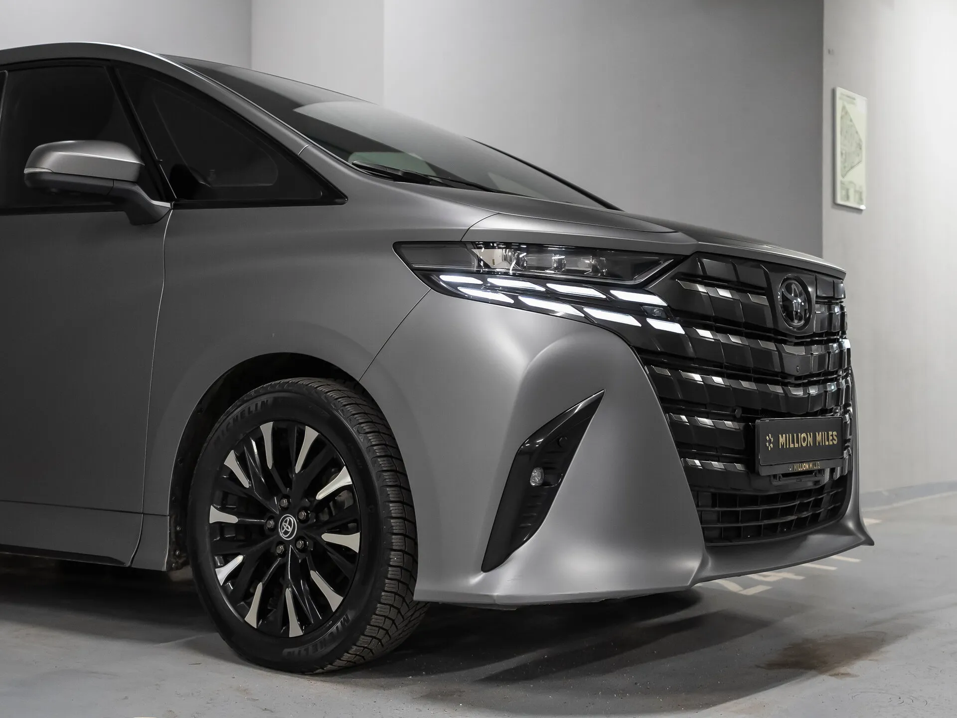 Toyota Alphard — 5
