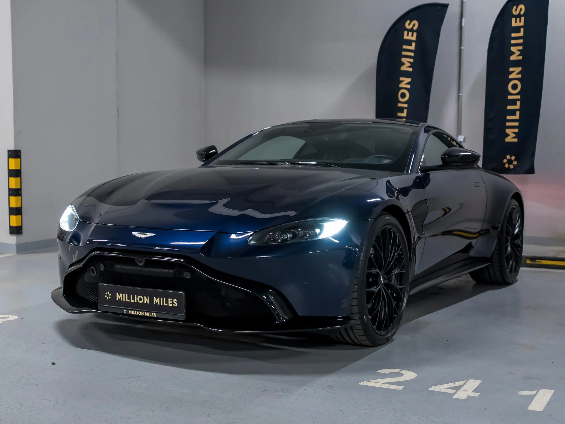 Aston Martin V8 Vantage - Просмотр 1