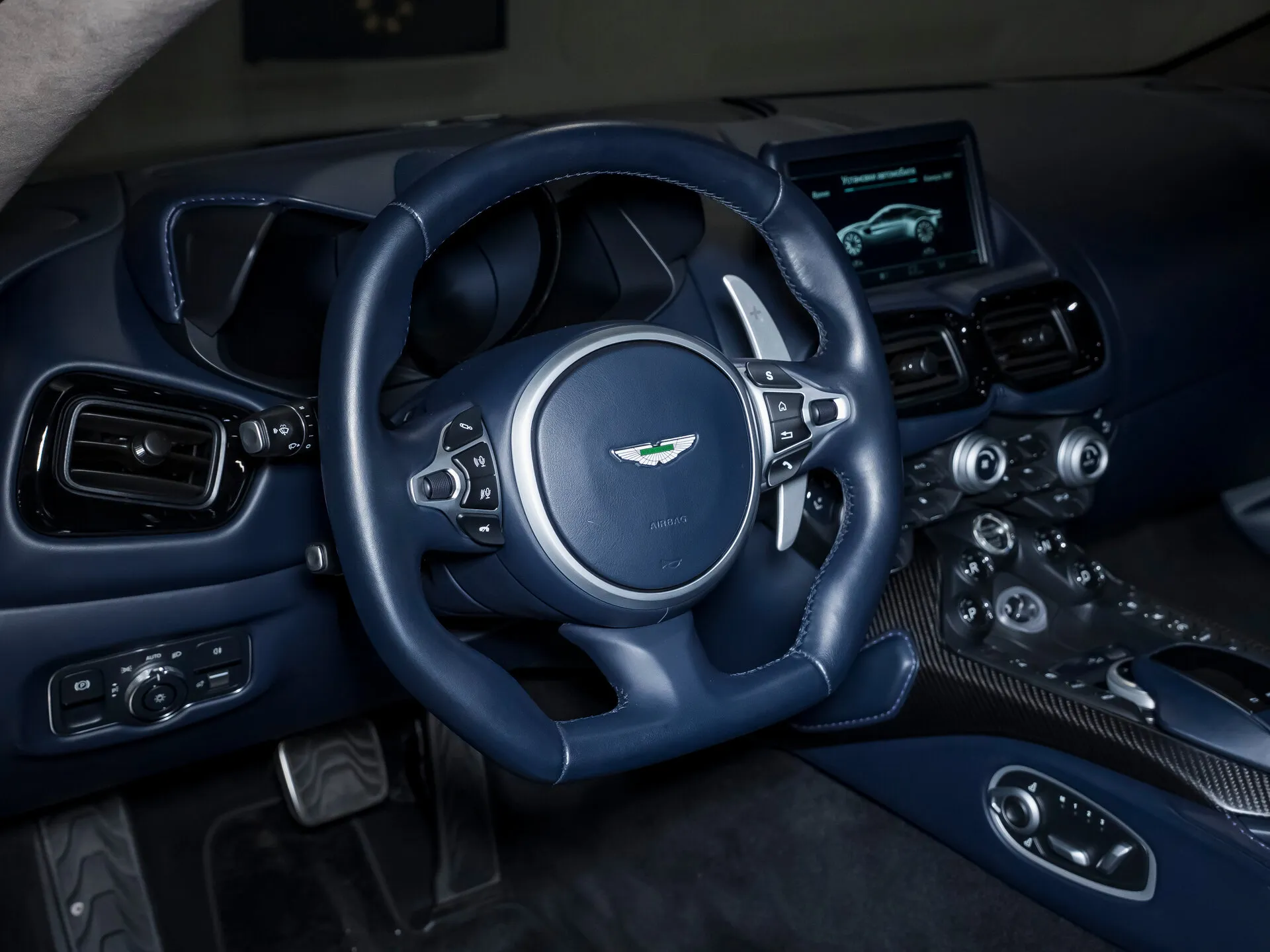 Aston Martin V8 Vantage — 4