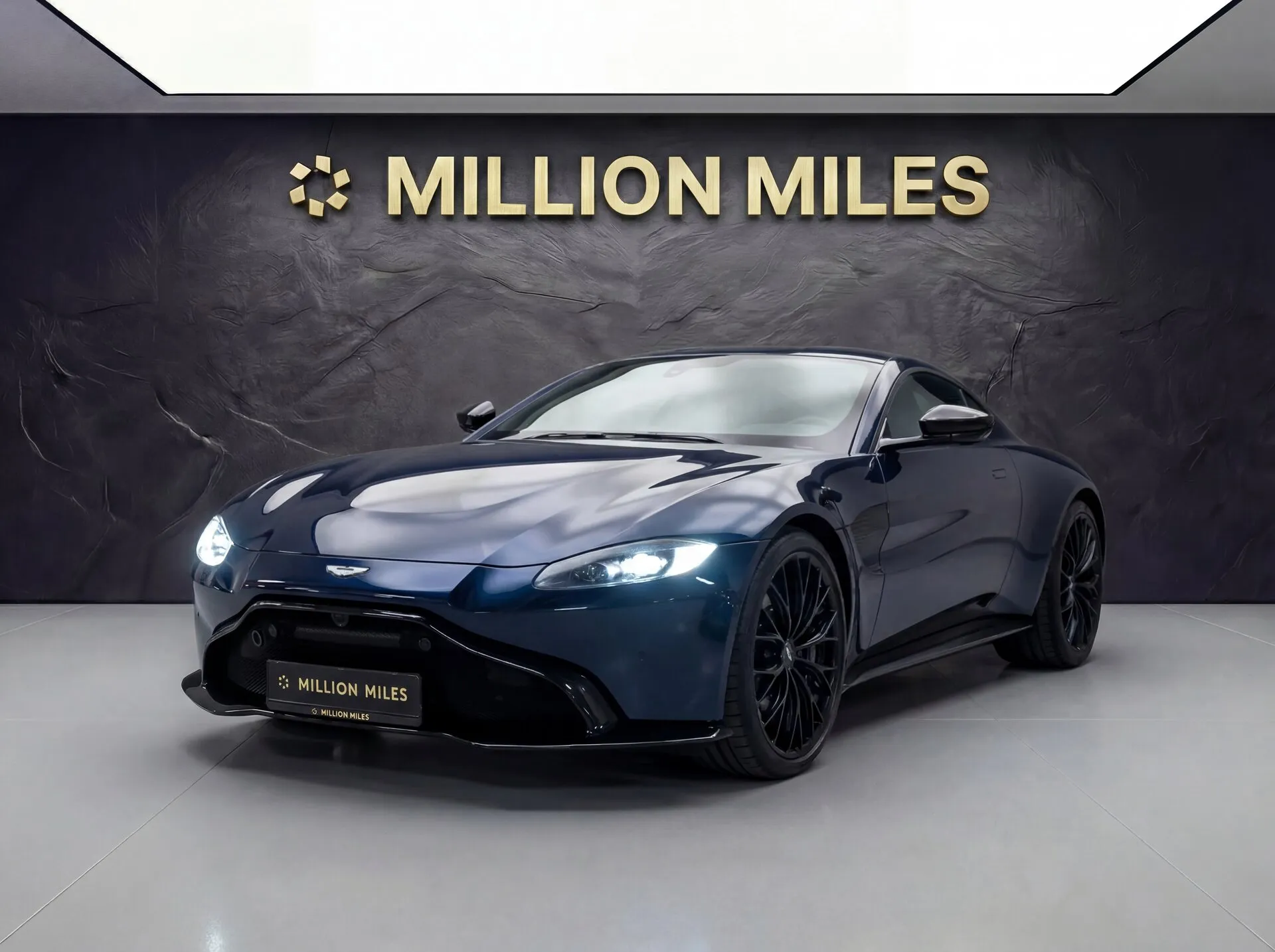 Aston Martin V8 Vantage - Просмотр 1