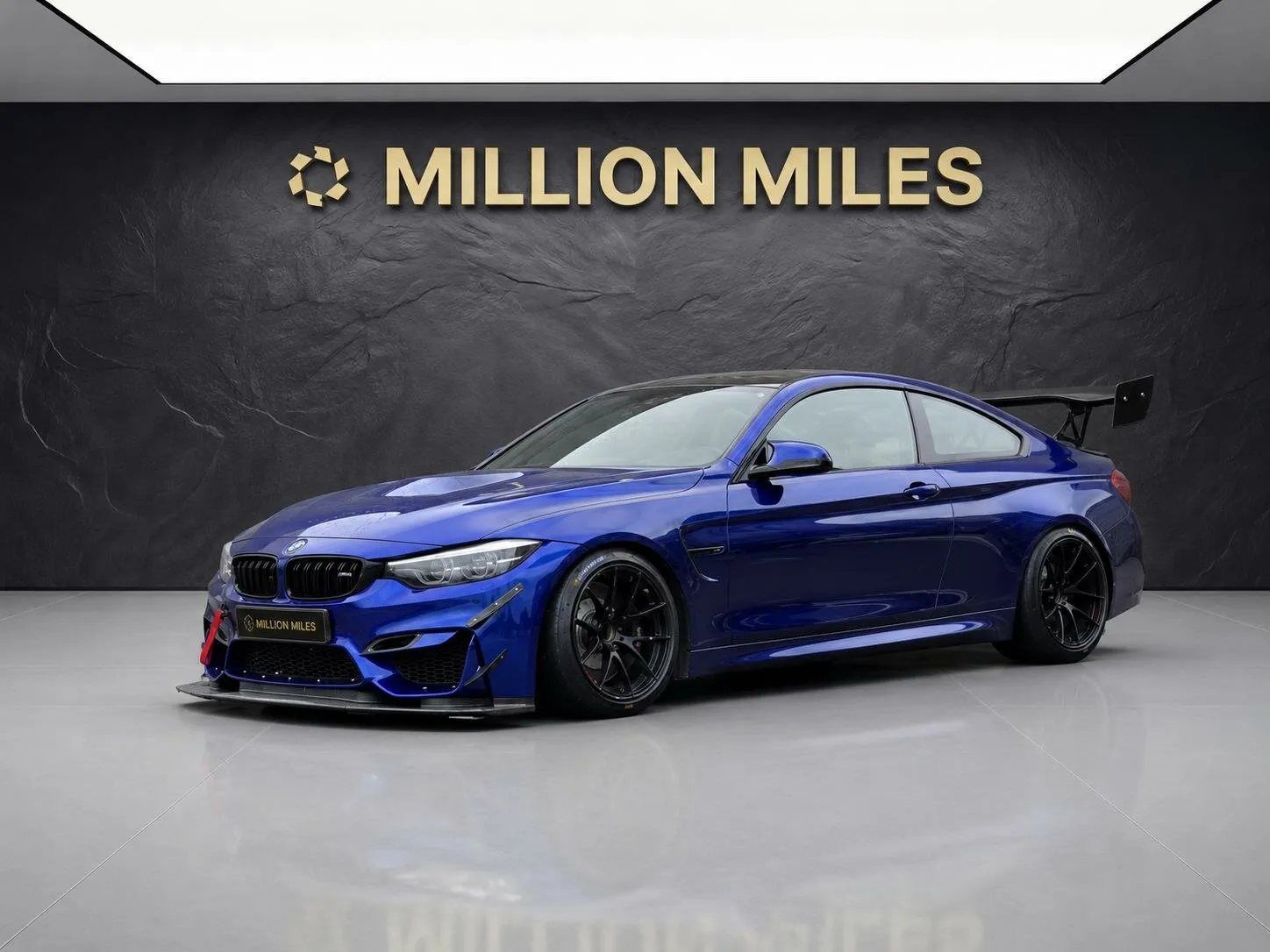 BMW M4 - Просмотр 1