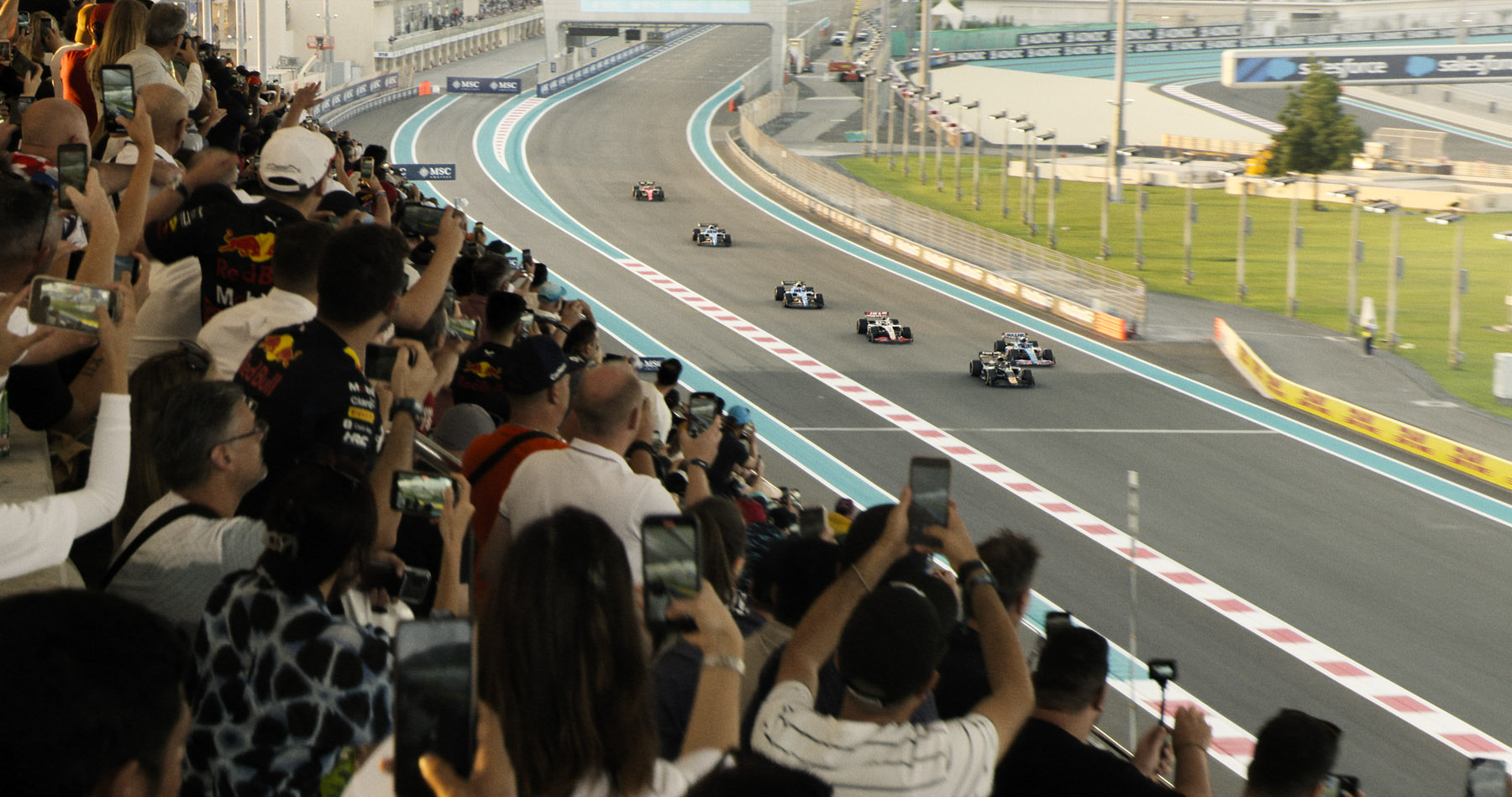 Драйвовый спортивный экшн F1: Питт вместо Круза, болиды вместо истребителей
