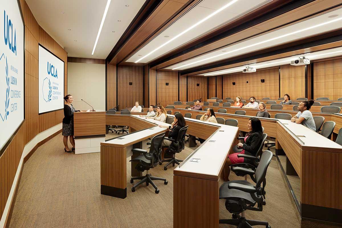 Американские студенты уходят с программирования на специальности по AI