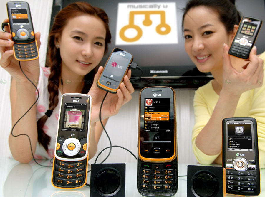Нова три телефон. LG gm205. LG gm210. LG kp200. LG кнопочный GM 200.