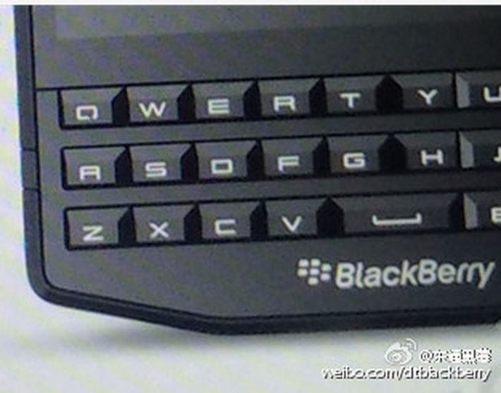 BlackBerry Oslo, Slider и P'9984 на фото
