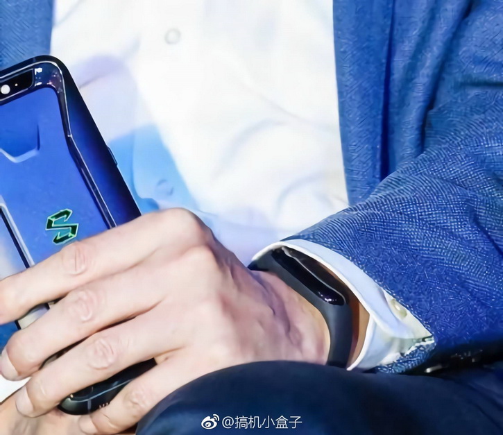 CEO Xiaomi  Mi Band 3   Black Shark?