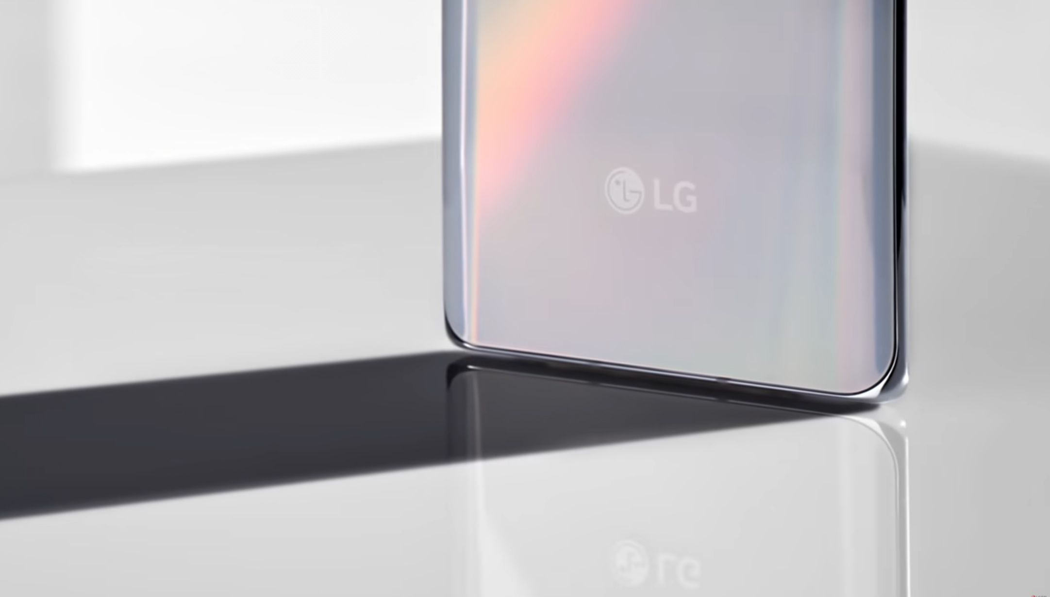 Лебединая песнь: топовый LG V70 в полный рост на живом фото