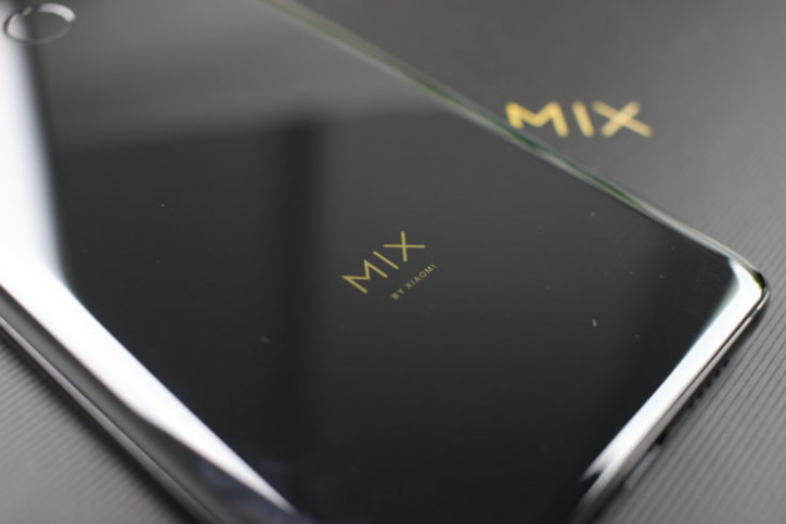 Без рамок и дырок: качественные изображения Xiaomi Mi Mix 4
