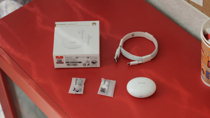  Huawei FreeBuds 4i:    TWS-