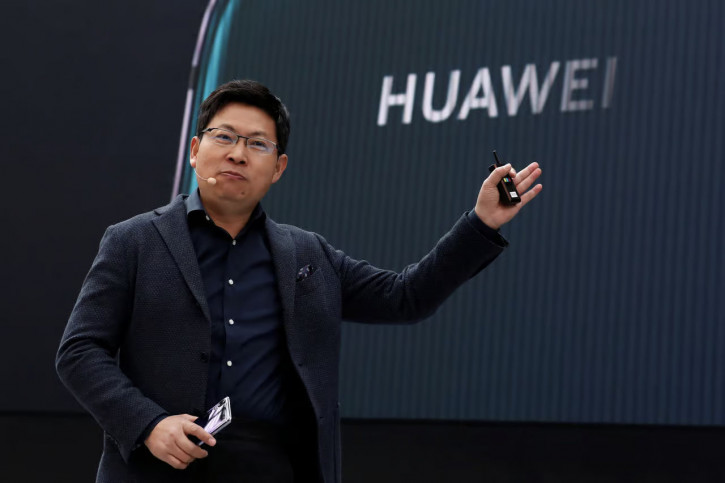 Слух: Глава Huawei грозит штраф за каждое произношение запретных слов