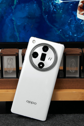 Новая версия OPPO Find X7 красуется на качественных фото