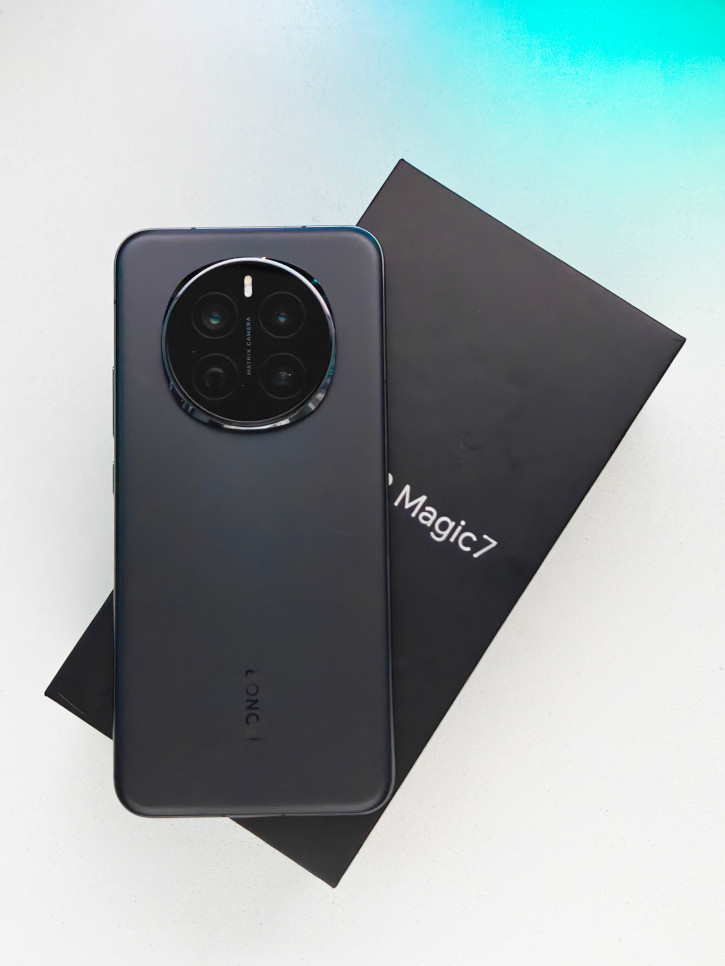 Honor Magic 7   :    