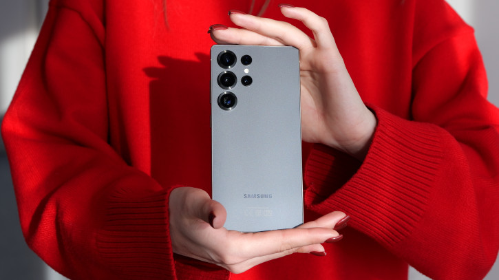  Samsung Galaxy S25 Ultra:    