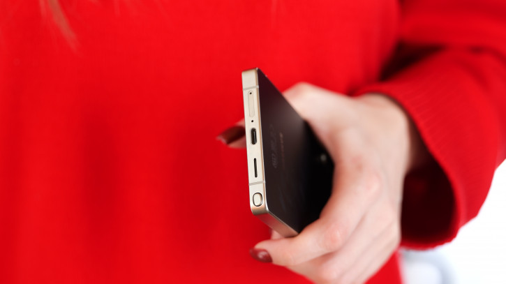  Samsung Galaxy S25 Ultra:    