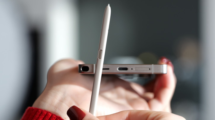  Samsung Galaxy S25 Ultra:    
