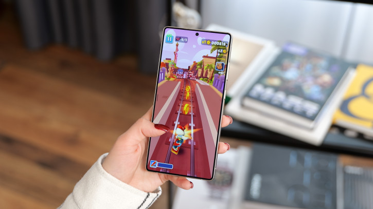  Samsung Galaxy S25 Ultra:    