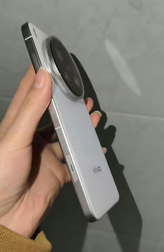 Vivo X200 Ultra       