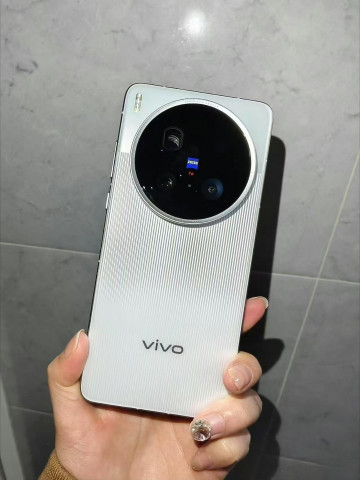 Vivo X200 Ultra       